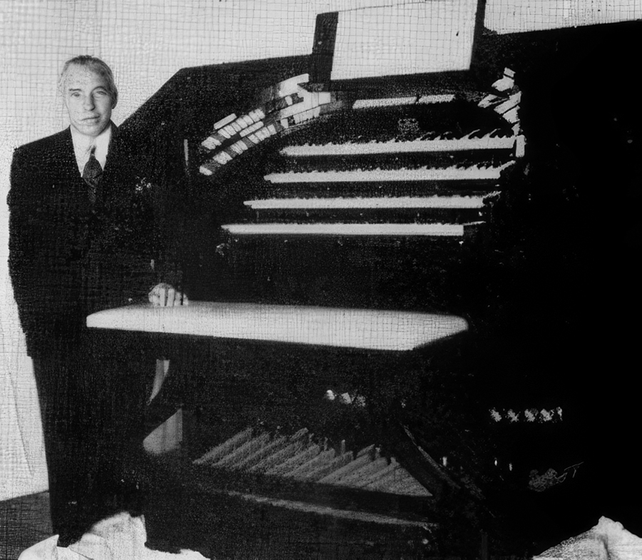 Organist Eved Oliver at the Redondo Recreation Center's Organ