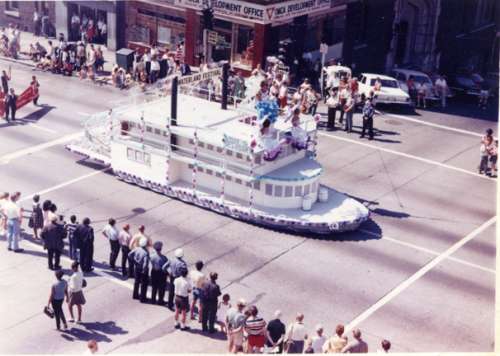Des Moines Float in Seafair Parade